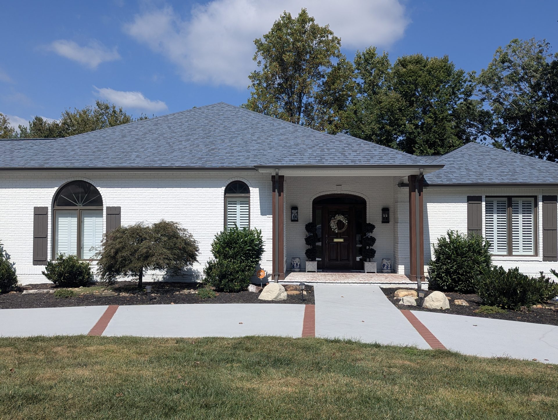 Hip roof replacement with new architectural shingles in Shadowood, Johnson City, TN