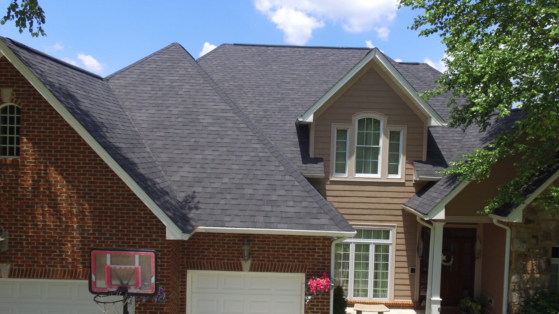 New charcoal architectural shingle roof on a large red brick home in Willows Ridge, Johnson City, TN
